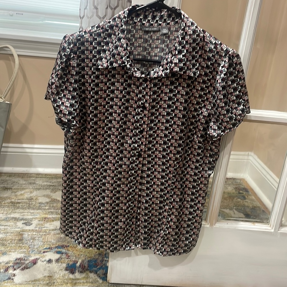 Black an pink shirt sleeve button down